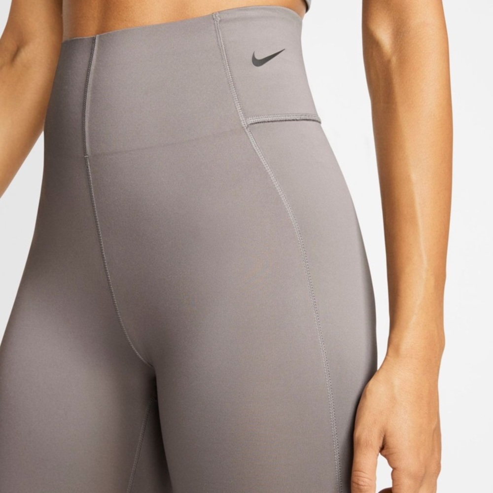Nike sculpt victory leggings